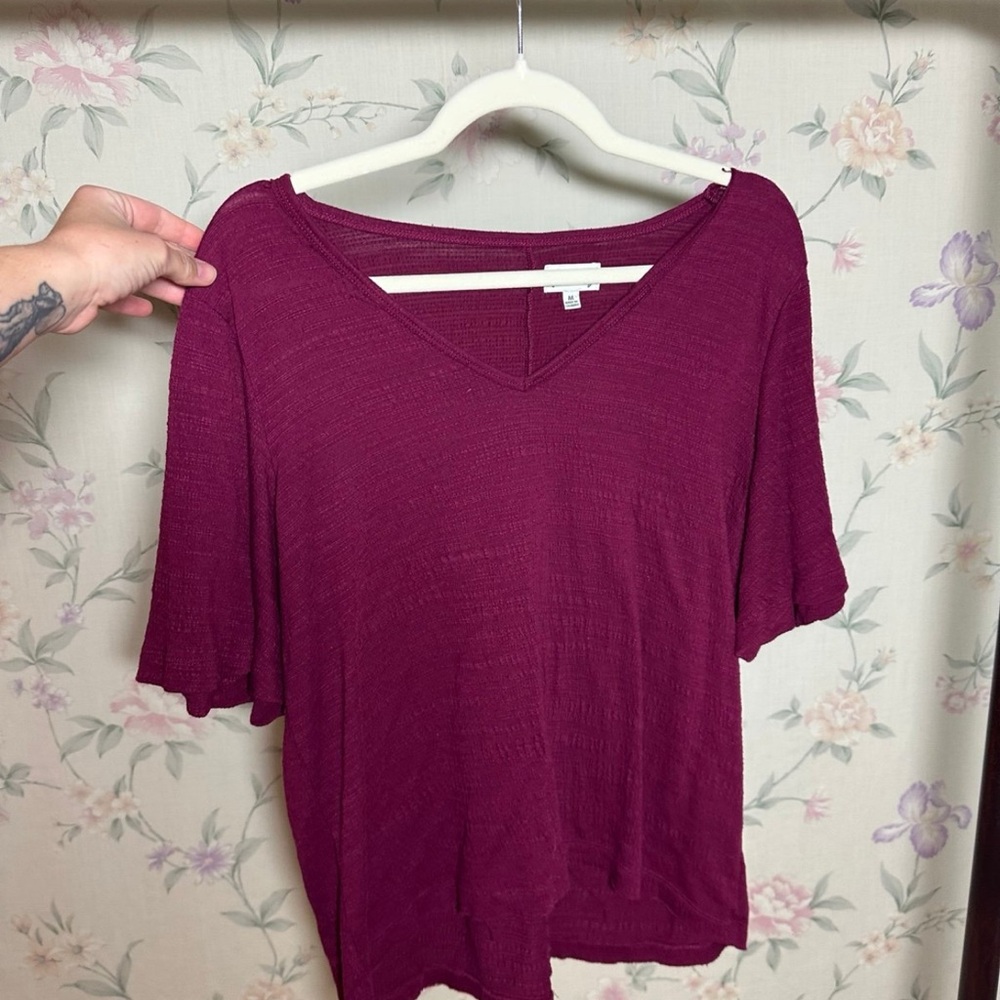 Wonderly Short Sleeve V-Neck Top in Deep Burgundy
